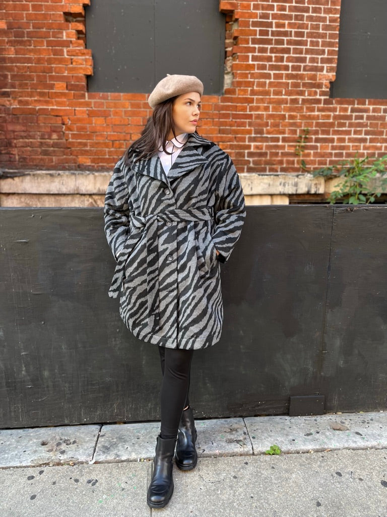 how-to-tie-a-plus-size-trench-coat-with-attached-belt.jpg