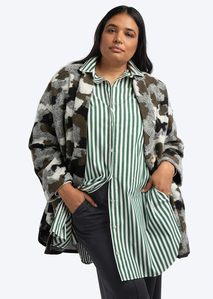 see-rose-go-plus-size-camo-caridagn-transitional-fall-looks.jpg